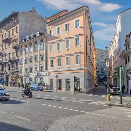 Blake, Attico Con Parcheggio A Apartmán *