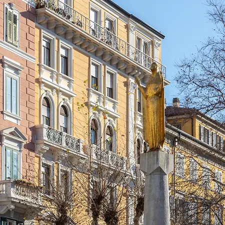 Апартаменты Blake, Attico Con Parcheggio A Триест