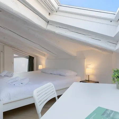 Blake, Attico Con Parcheggio A Триест