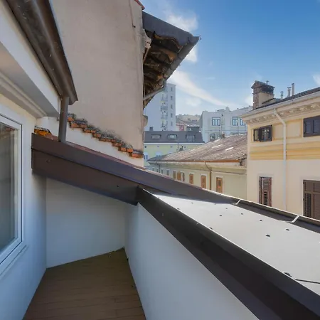 Apartment Blake, Attico Con Parcheggio A *