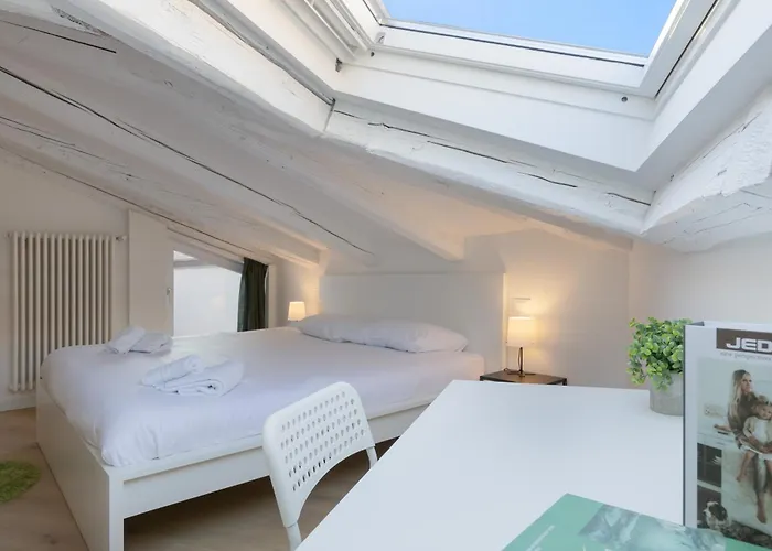 Blake, Attico Con Parcheggio A Trieste